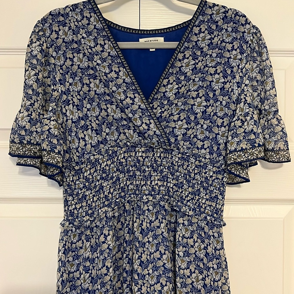 EUC - Max Studio Flutter Sleeve Dress